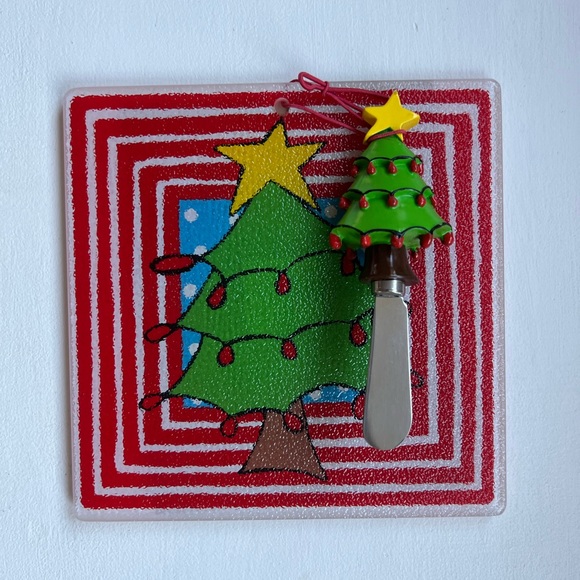 Christmas Cheese Board with spreader - Picture 1 of 3